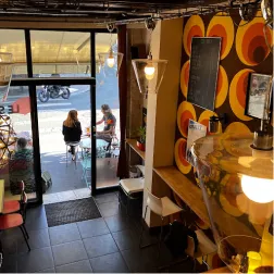 A l'image des Bouillons parisiens, Le Super 9 est un bar troquet à l'ambiance très conviviale et chaleureuse, à Tours (37)